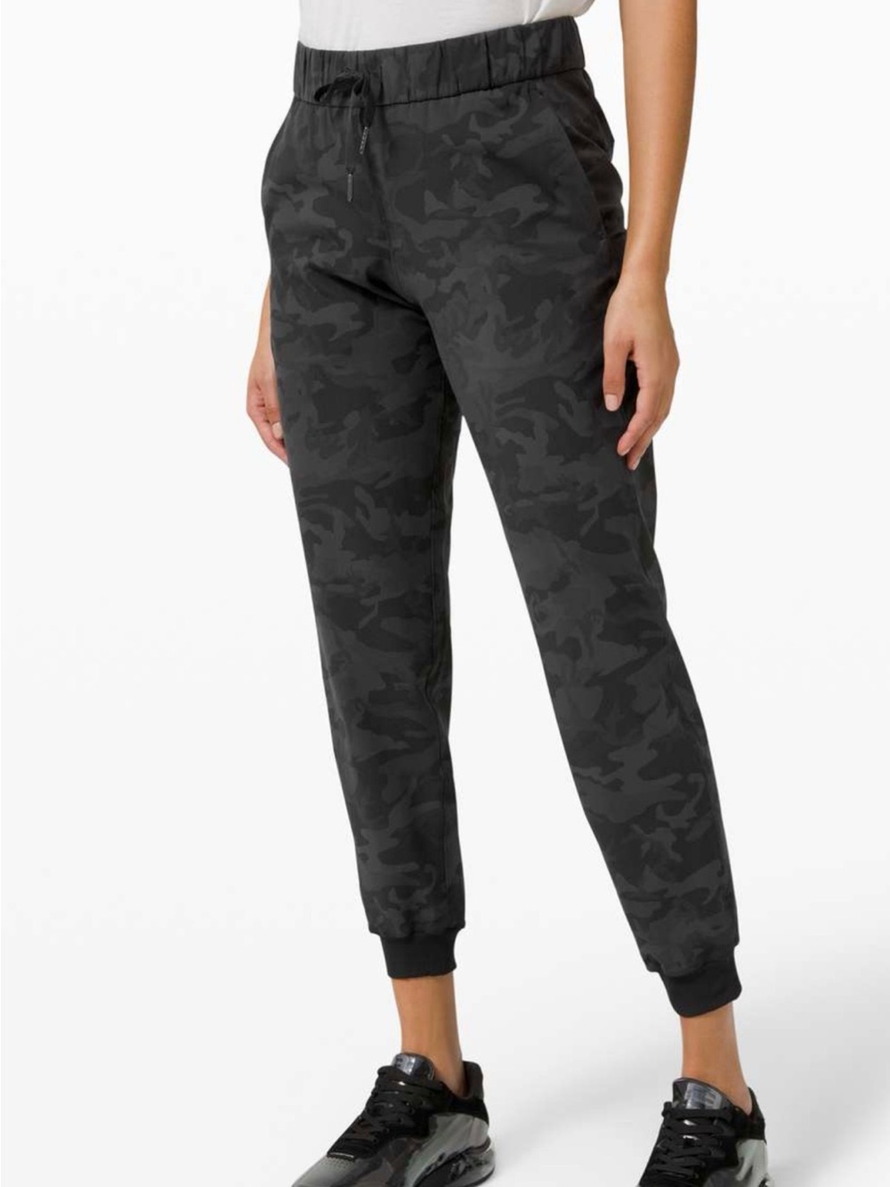 Lululemon On the Fly Jogger
Incognito Camo Multi Grey